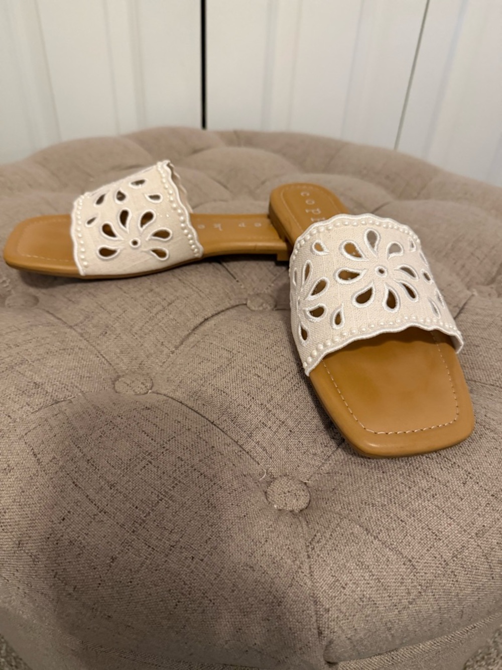 Copper Key Citrus Scalloped Pearl Embellished Eyelet Sandals Size 8.5 EUC